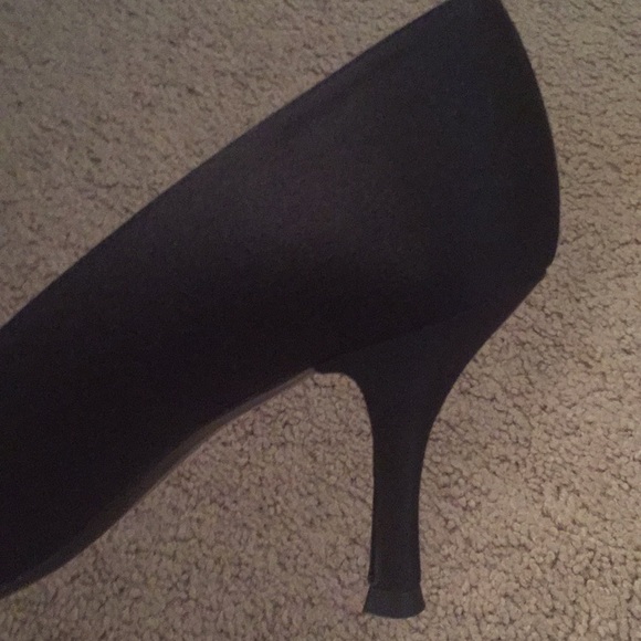 Stuart Weitzman Black Kitten Heels - Picture 6 of 6